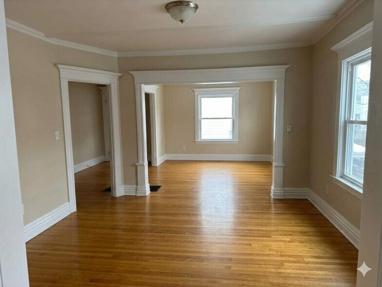 Building Photo - 901 W Main St