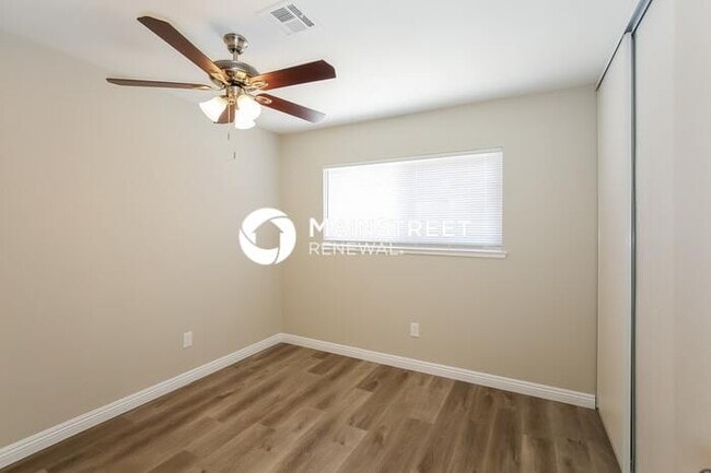 Building Photo - 4 Bedroom Pet-Friendly Home in North Las Vegas, NV with Main Street Renewal