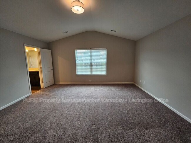 Building Photo - 121 Forester Ct