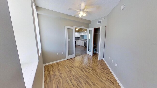 Building Photo - 6495 Shoreline Dr