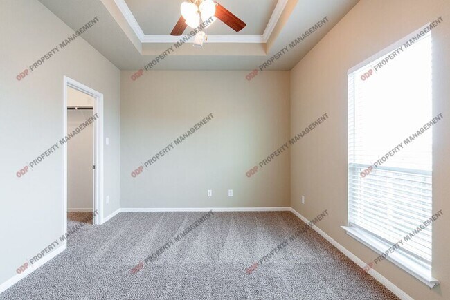 Building Photo - 2425 Bellmont
