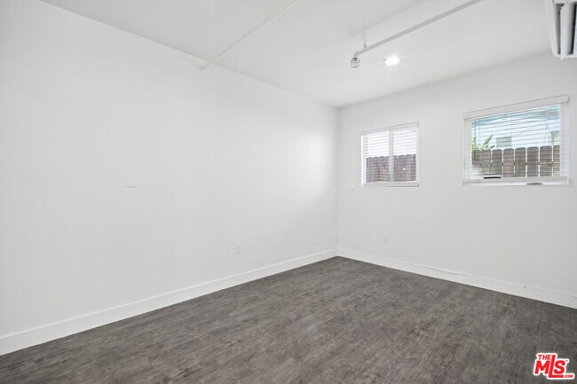 Building Photo - 9221 Alcott St