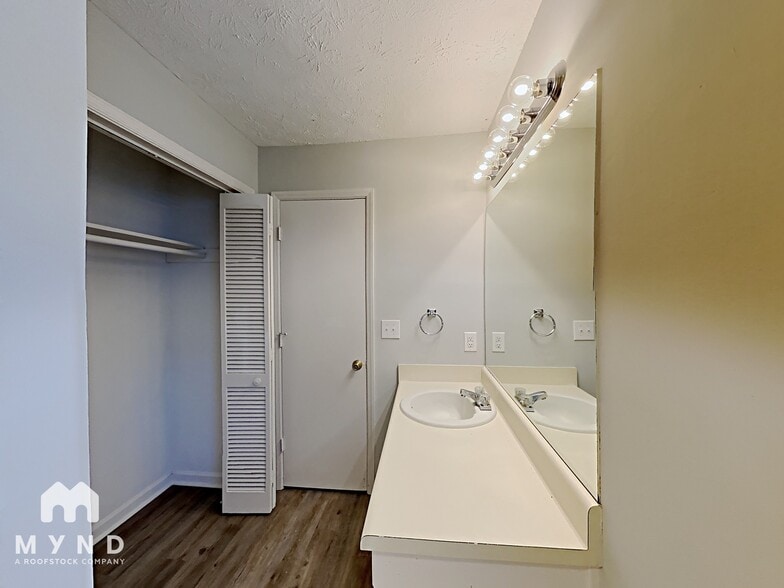 Building Photo - 1427 Hillside Pl SE