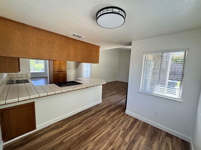 Building Photo - 540 Vansicklen Way