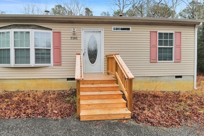 Building Photo - Country Living in New Kent County!