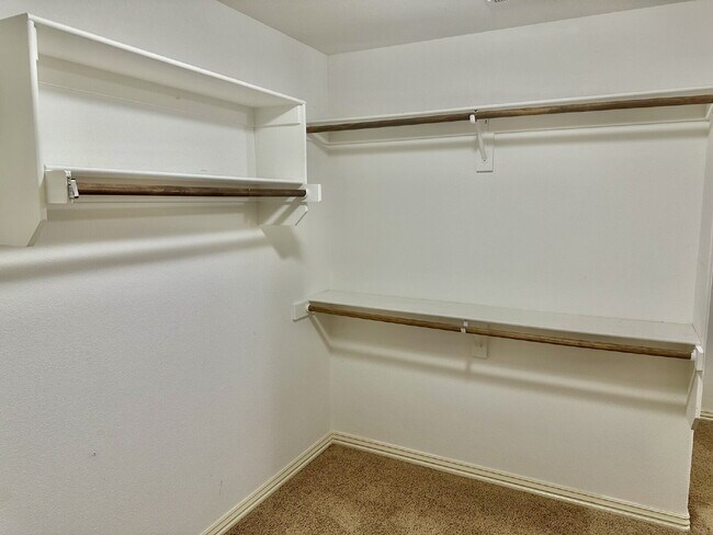 Building Photo - 5811 S 67th St