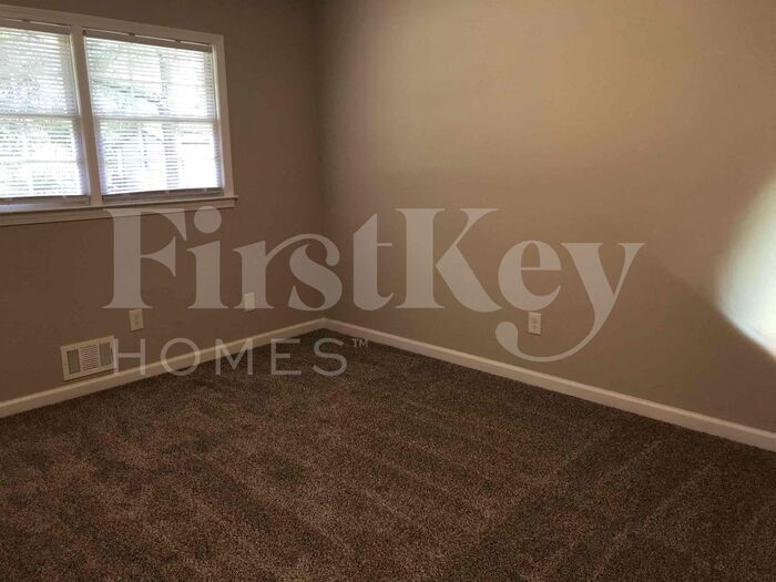 Building Photo - 5705 Hiram Lithia Springs Rd SW