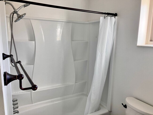 Building Photo - Newly Renovated Close to Intel