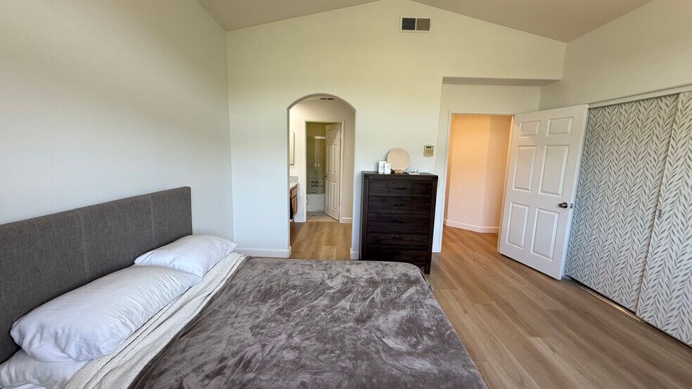 Building Photo - 8382 E Truckee Way