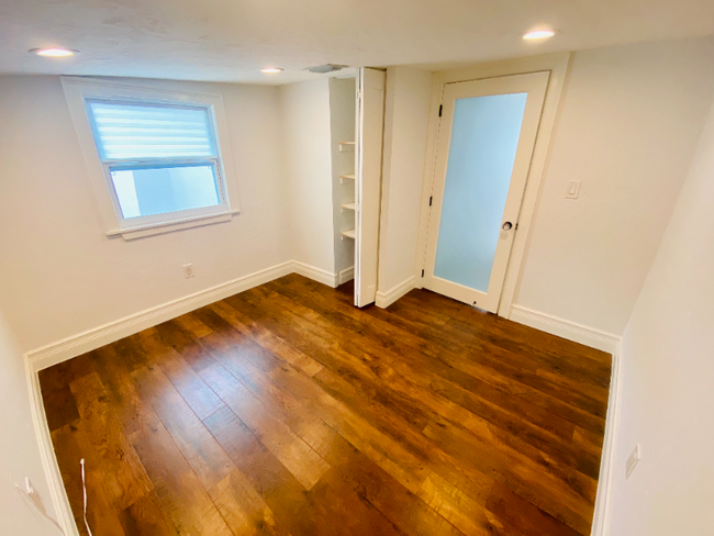Building Photo - 828 SW 43rd Ave