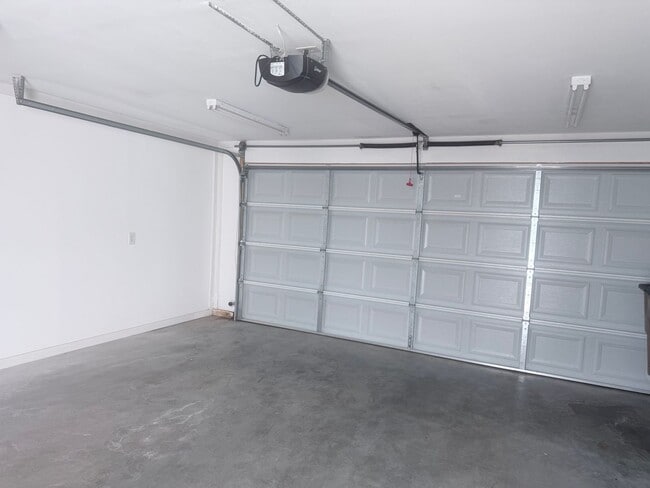 Building Photo - 1413 14th Ave S