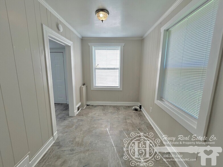 Dining Area - Laundry Area - 567 Parkview Dr