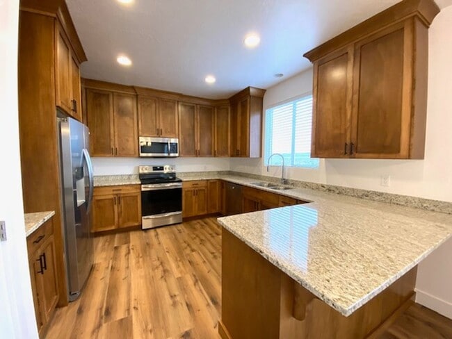 Building Photo - 438 N Stone Mountain Dr