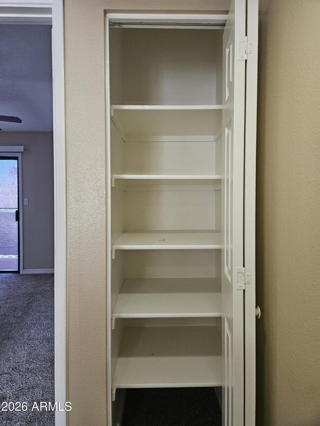 Building Photo - 935 N Granite Reef Rd