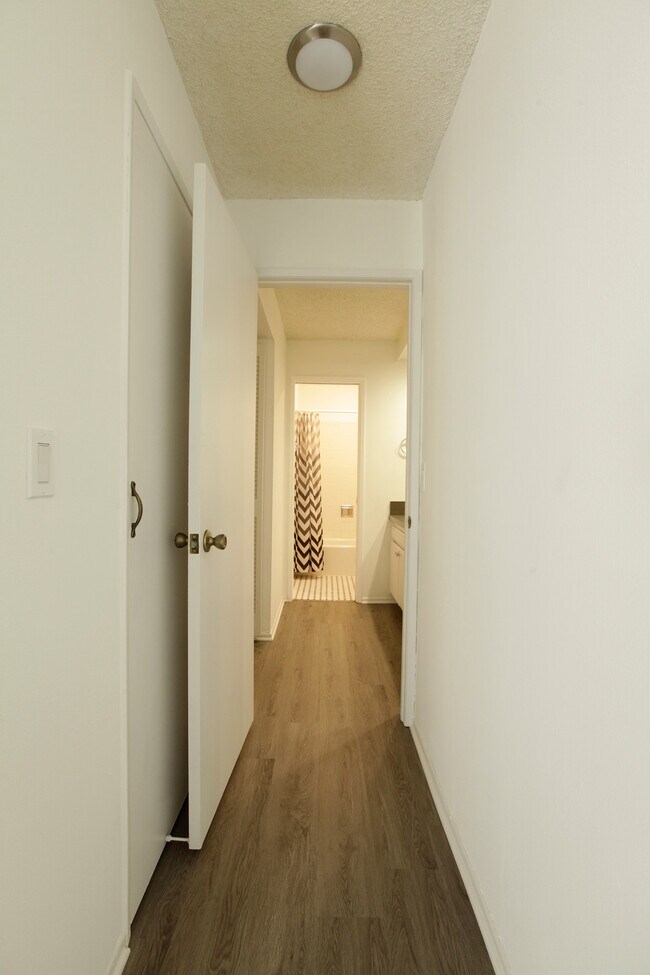 Building Photo - 601 Westholme Ave