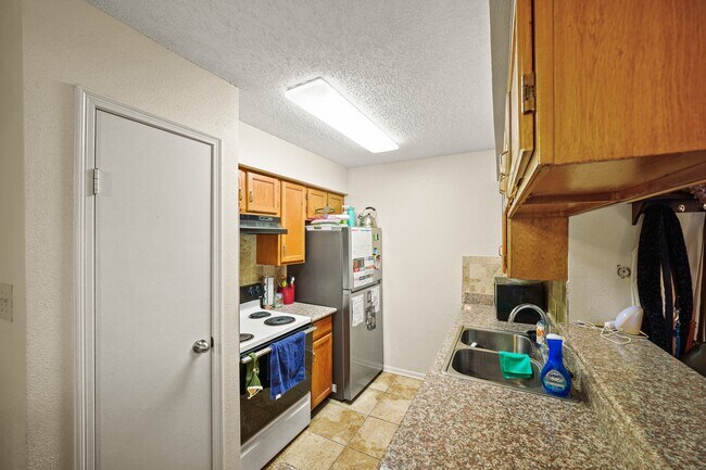 Building Photo - 2120 El Paseo St
