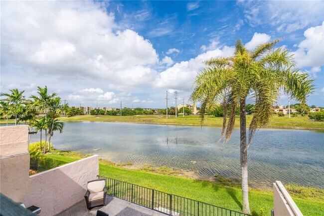 Building Photo - 9179 Fontainebleau Blvd