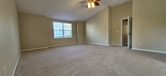 Building Photo - 2999 Iowa Ct