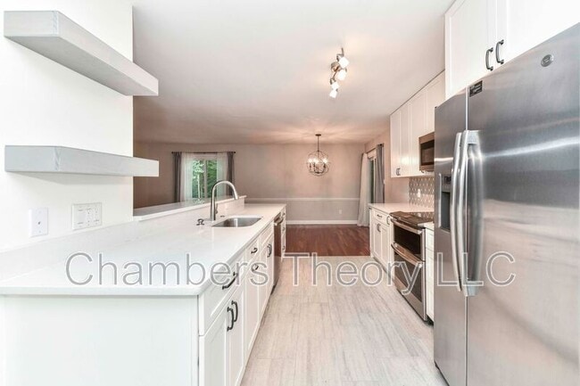 Building Photo - 12231 Westwood Hills Dr