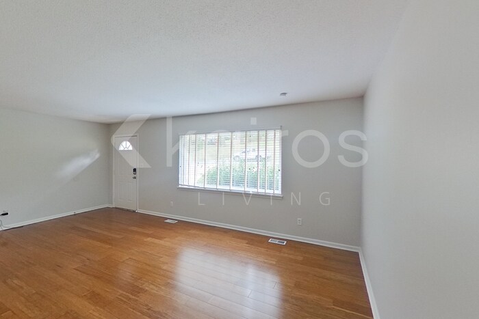 Building Photo - 5169 Beacon Dr