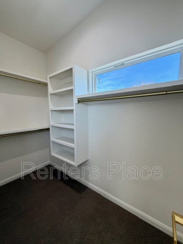 Building Photo - 1140 S Quincy Ave