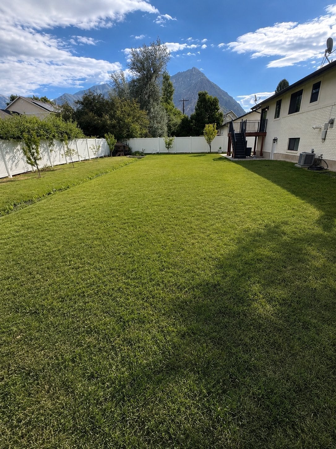 Building Photo - 4860 Country Club Dr
