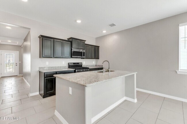 Building Photo - 1644 Folkstone St