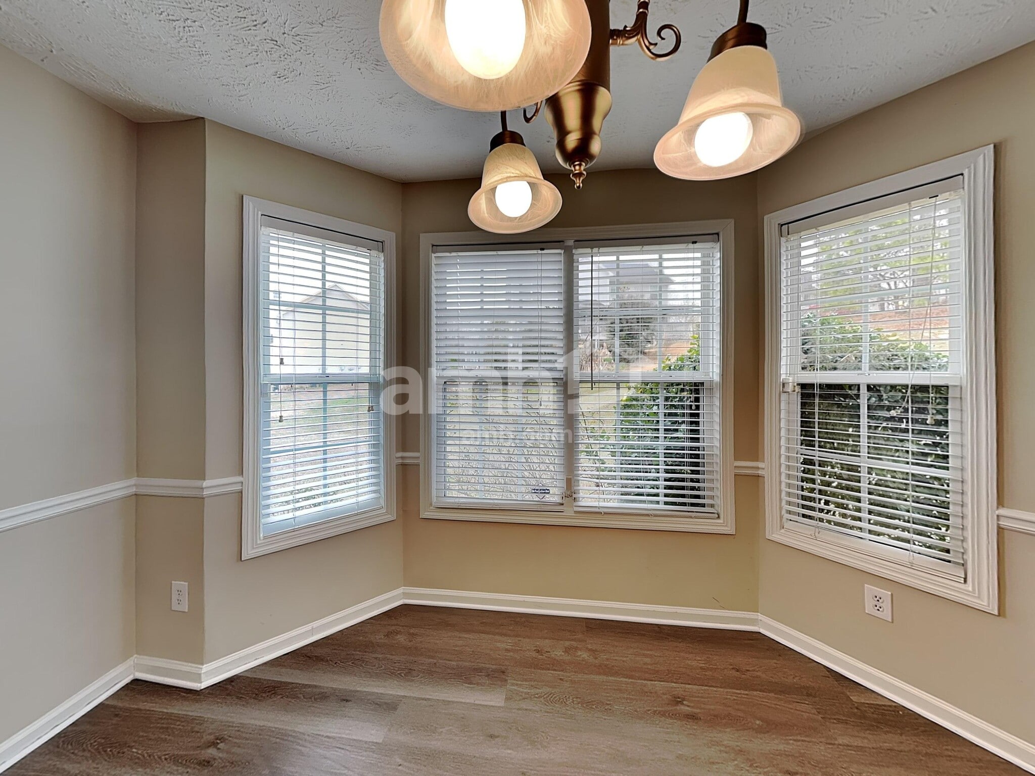 Building Photo - 1302 River Club Dr NE