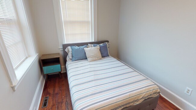 Building Photo - Stylish 2BD 1BA Across from Wooster Sq Park!