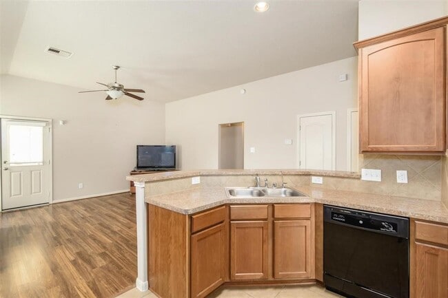 Building Photo - 22735 Pantego Ln