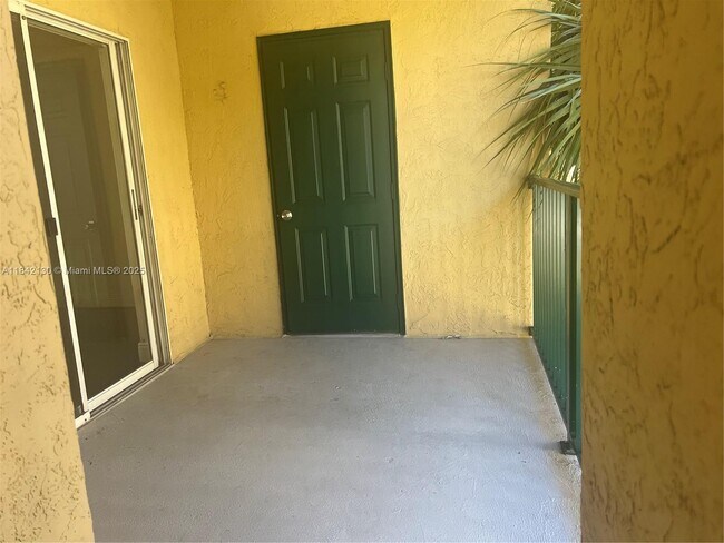 Building Photo - 949 Riverside Dr