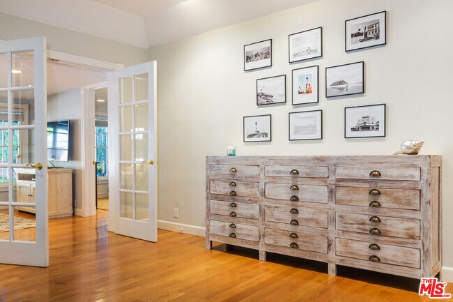Building Photo - 1526 San Vicente Blvd