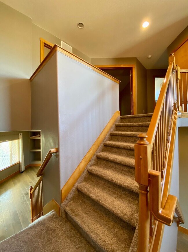 Building Photo - Immaculate 4 bed 3.5 Bath with Mountain Views and Unique Amenities!  Pet Friendly! Desirable 80922!