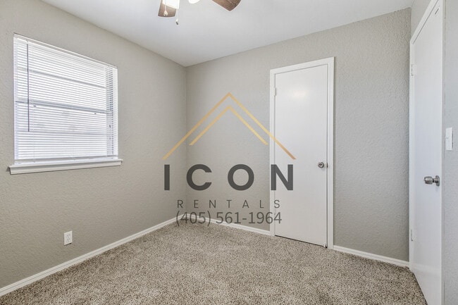 Building Photo - 1038 S Highland Dr