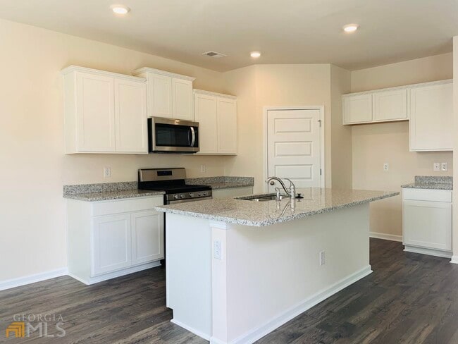 Building Photo - 49 Lauritsen Way