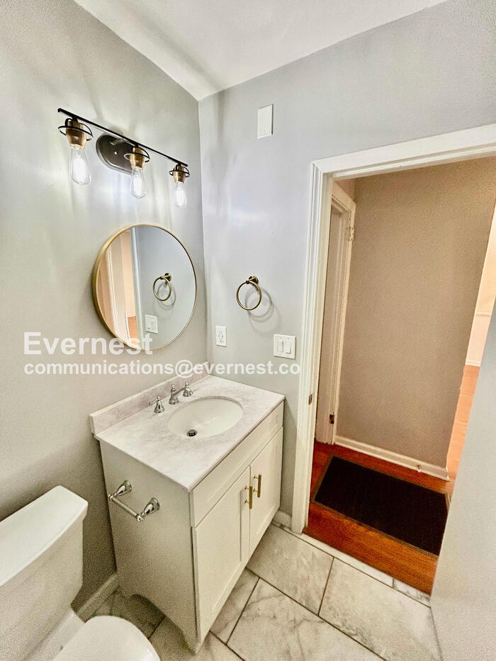 Building Photo - 1807 Dresden Dr NE