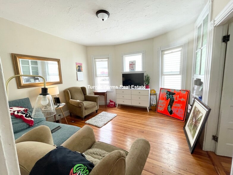 Primary Photo - 26 Taft St