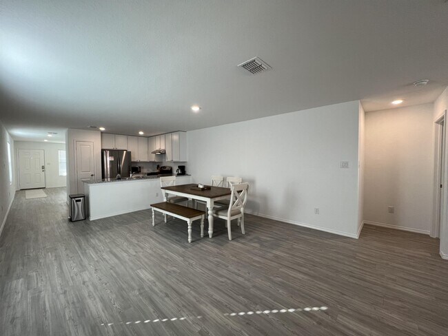 Building Photo - 8523 Grosbeak Cv