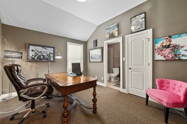 Building Photo - Fully Furnished Modern Home in Rocky Creek!