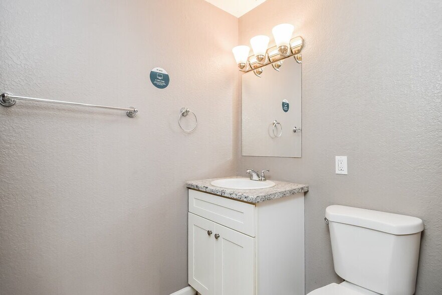 Building Photo - 3421 Greenwood Cir