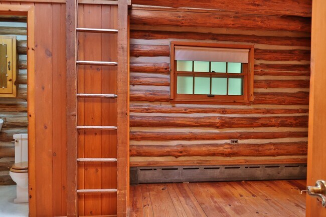 Building Photo - 980 Mine Rd
