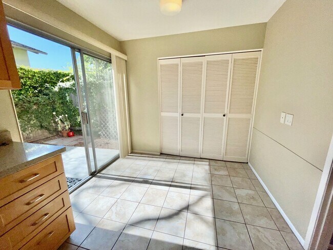 Building Photo - Desirable 3/2 San Antonio Village Condo