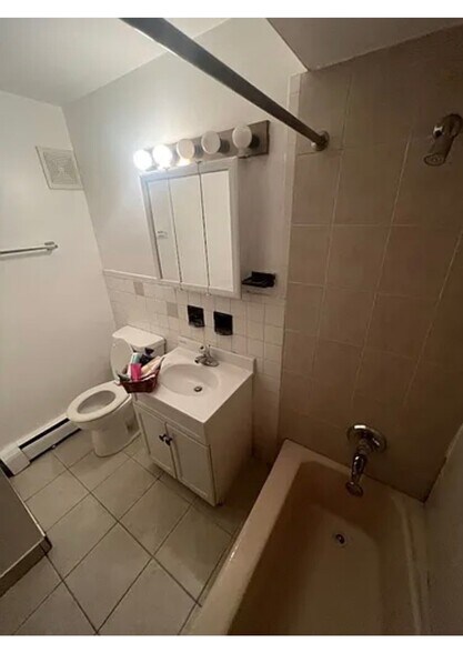 Building Photo - 10466 Betty Ct