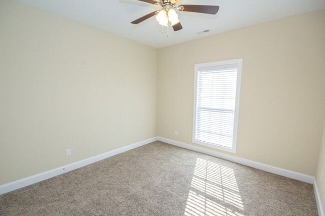 Building Photo - Home in Athens City! *HANDICAP ACCESSIBLE*