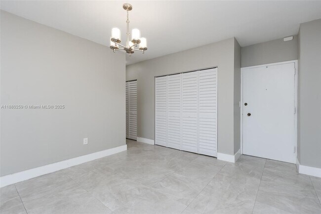 Building Photo - 500 Bayview Dr
