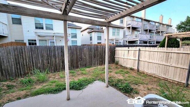 Building Photo - Beautiful Townhome in Euless!!