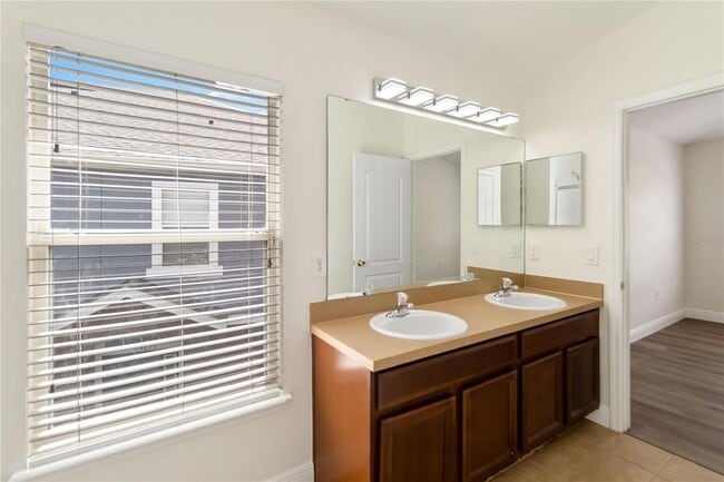 Building Photo - 6484 S Goldenrod Rd