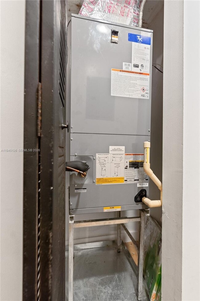 Building Photo - 810 7th St