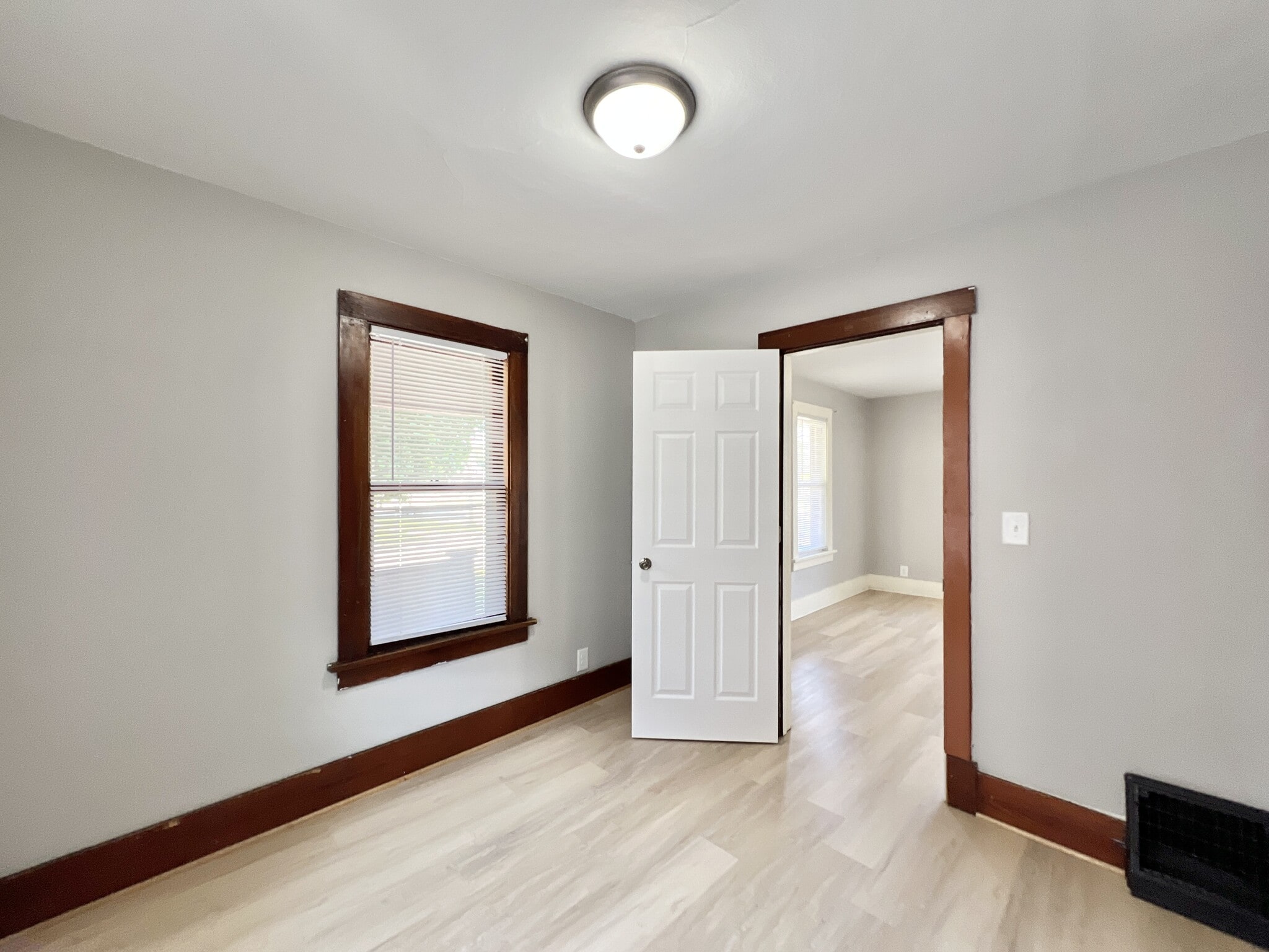 Building Photo - 1549 Porter Ave