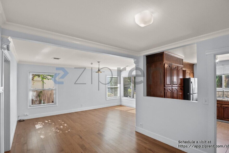 Building Photo - 128 Azalia Dr